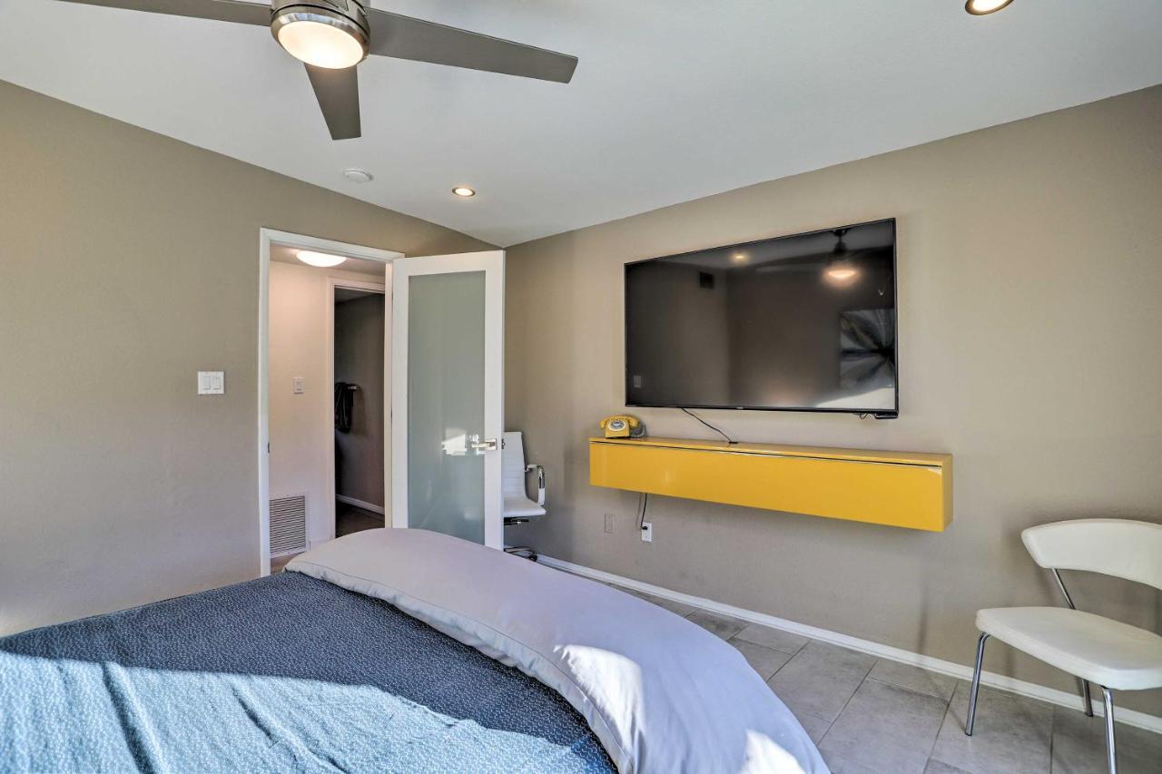 Ultra Secluded Private Pool And Security Gate Palm Springs