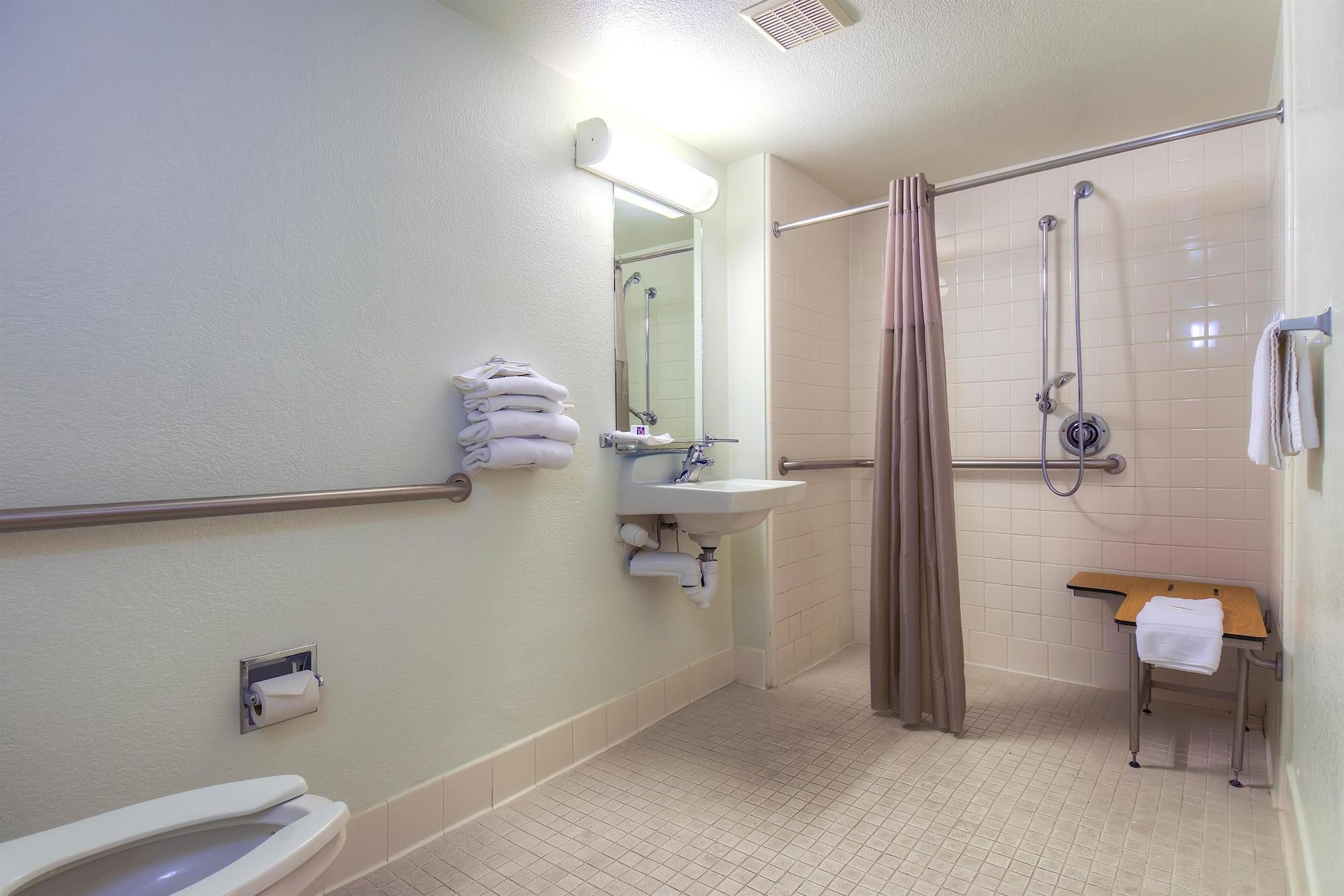 Hotel 6-palm Springs, Ca - Downtown 2*