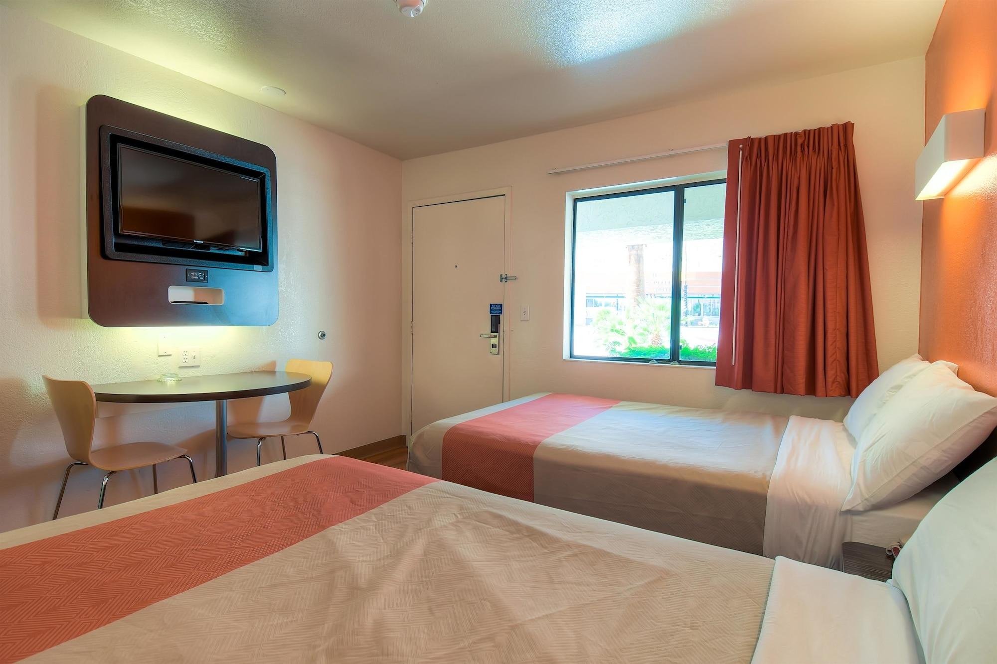 6-palm Springs, Ca - Downtown Hotel 2*