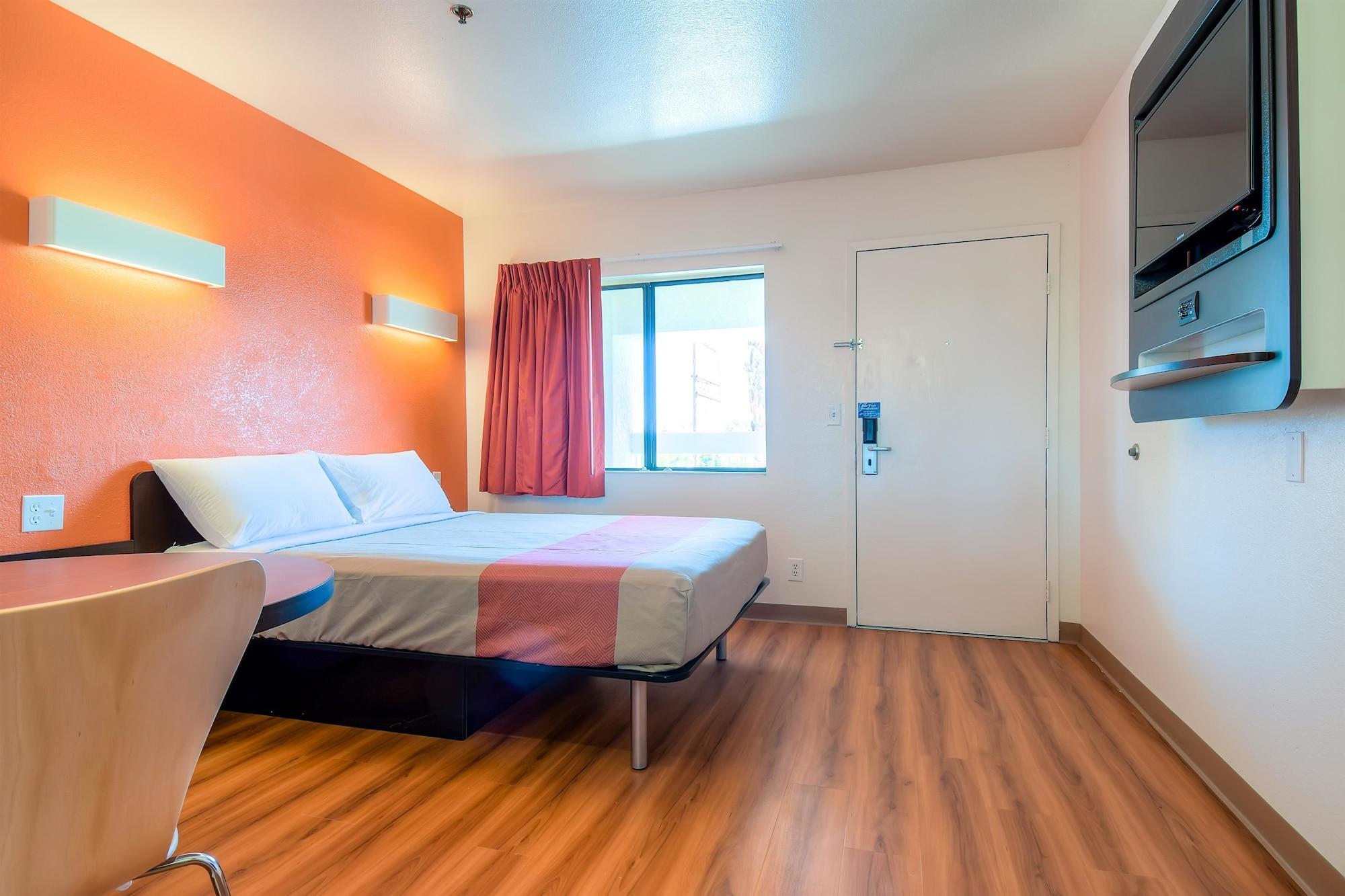 6-palm Springs, Ca - Downtown