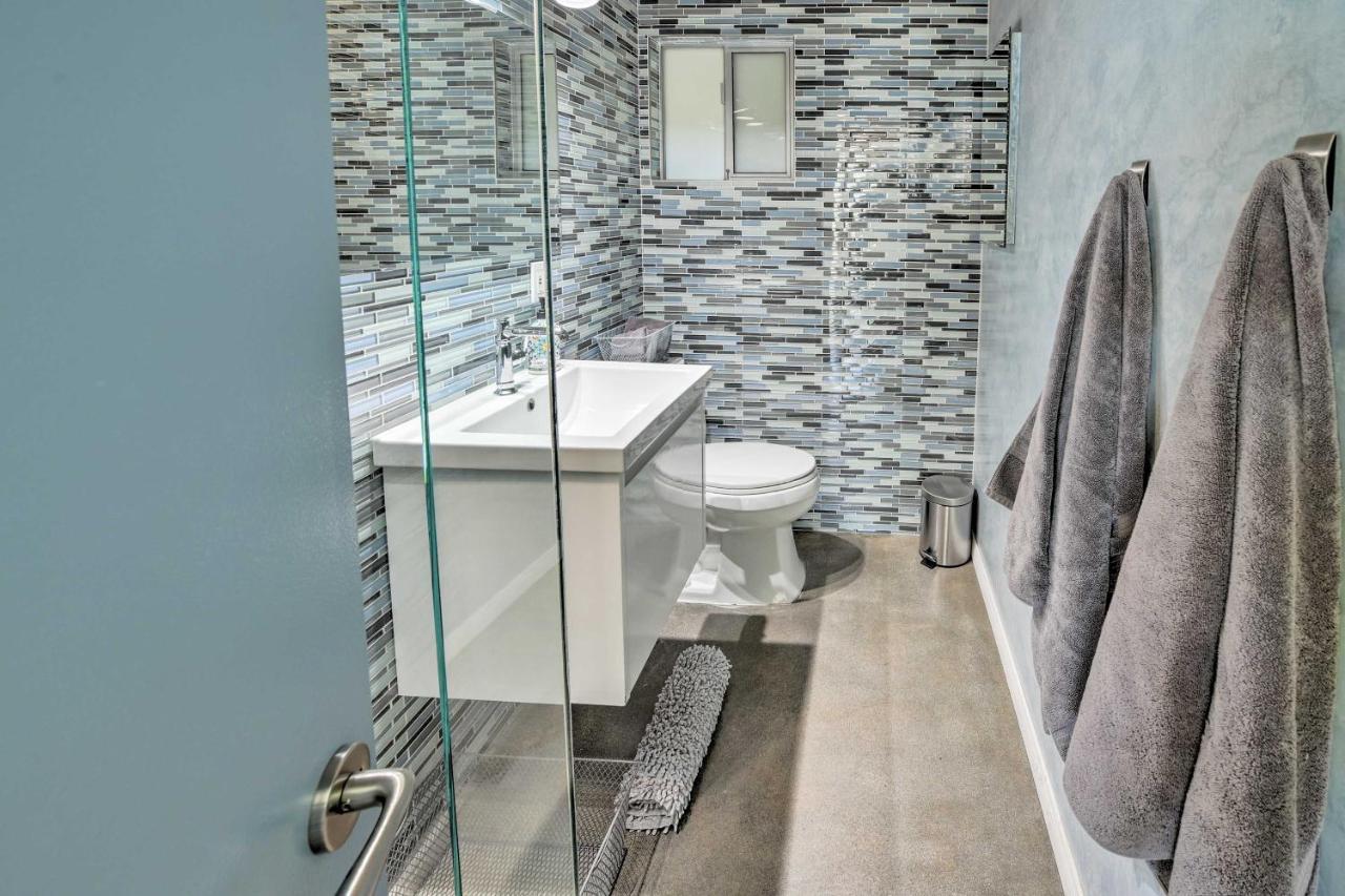 With Private Pool And Hot Tub!