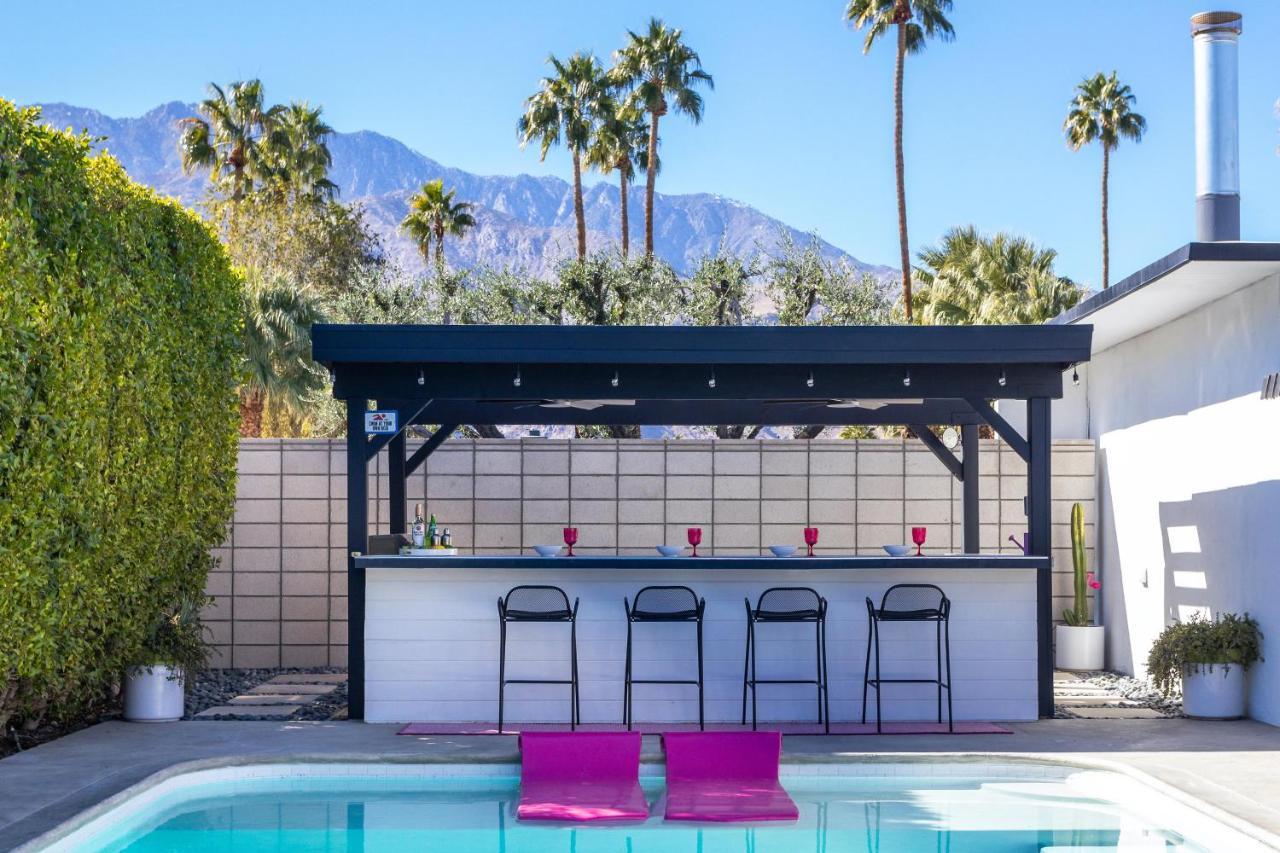 Pink Door Holiday home Palm Springs