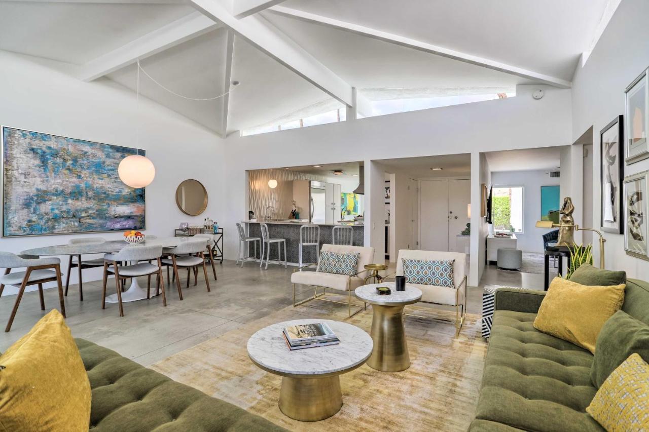 Apartment With Pool Access, Mountain Views!