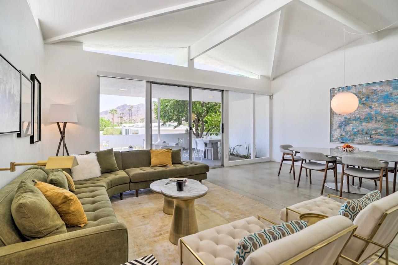 With Pool Access, Mountain Views! Apartment Palm Springs