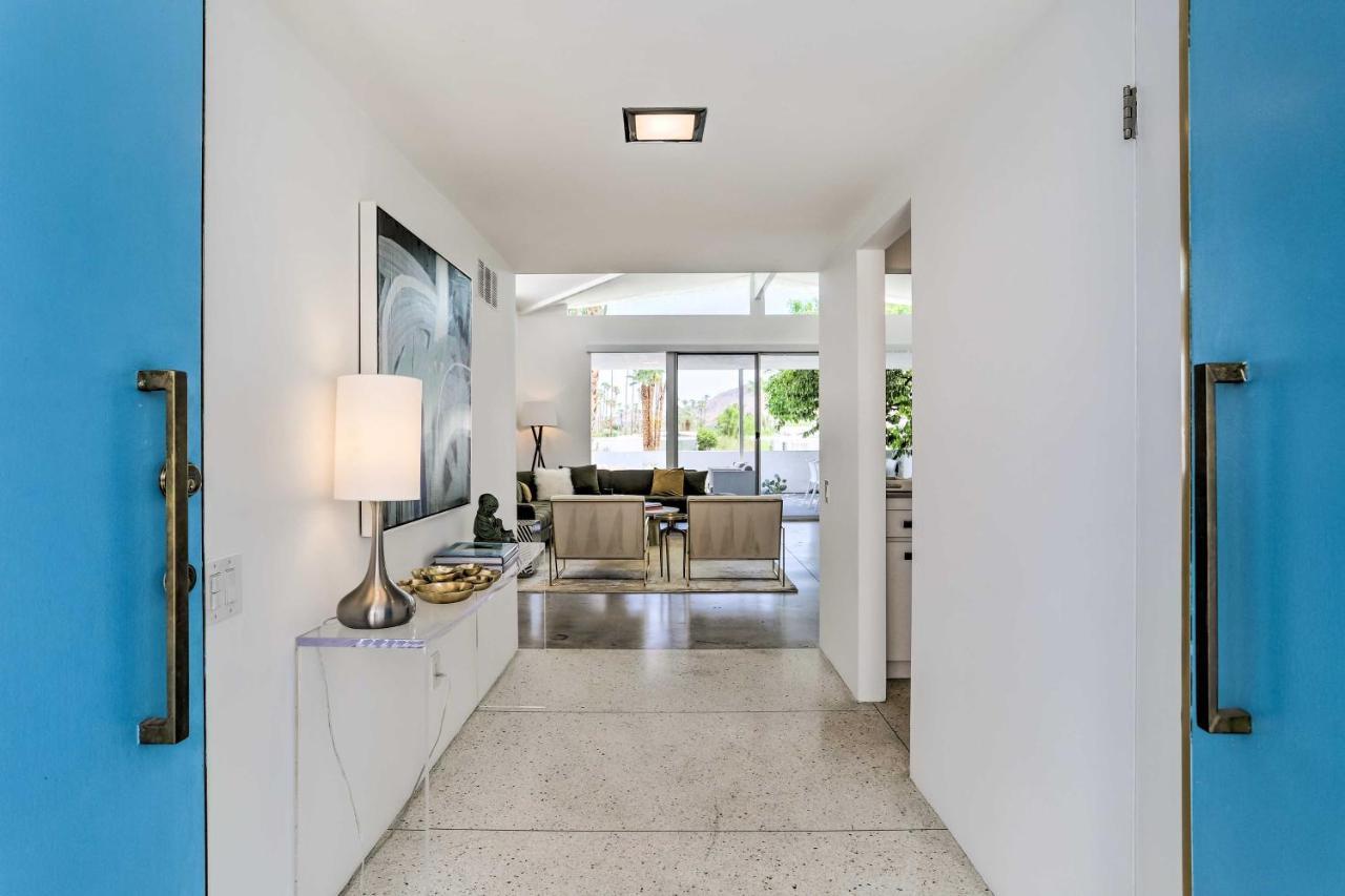 Apartment With Pool Access, Mountain Views! *