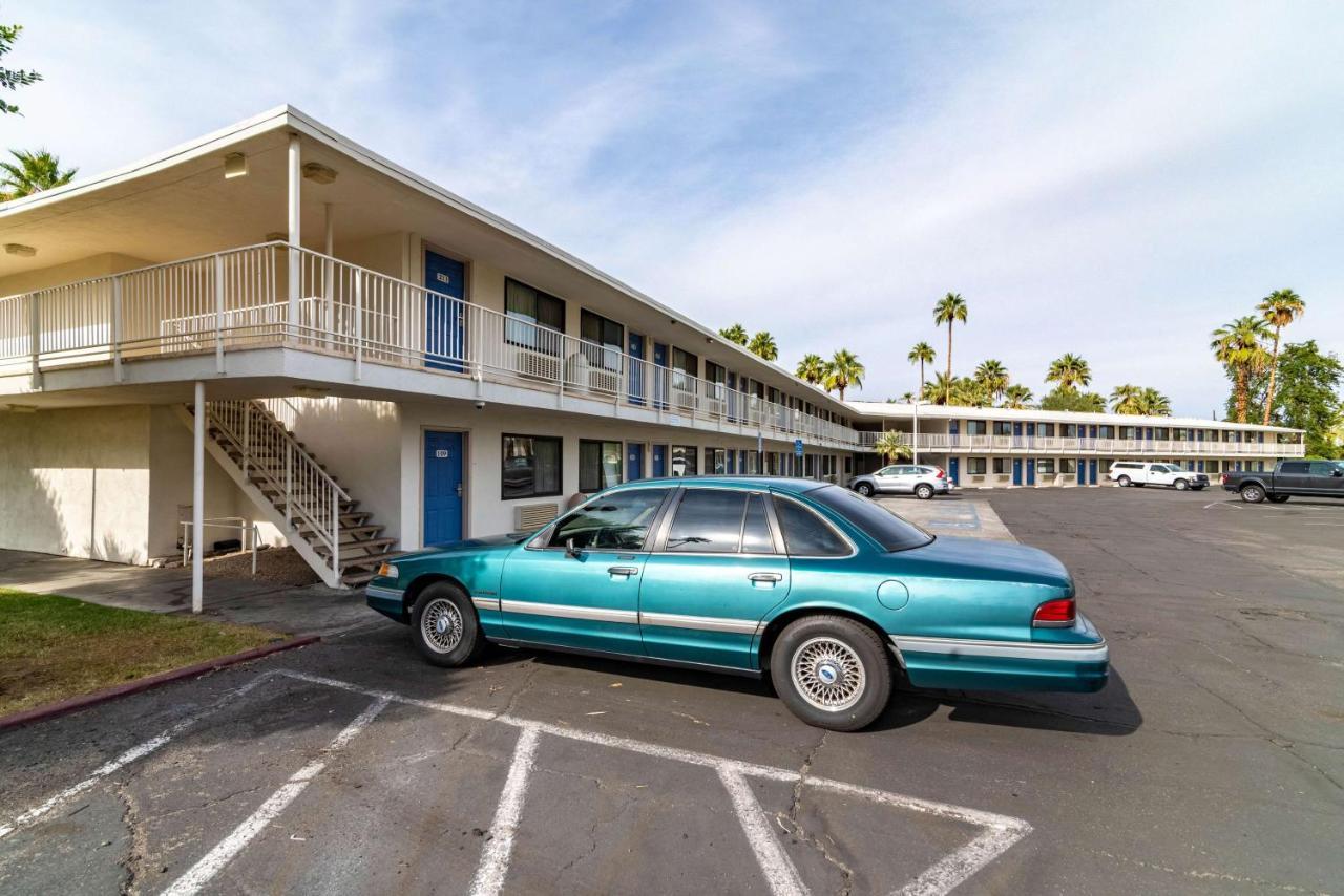 Hotel 6-palm Springs, Ca - East - Palm Canyon