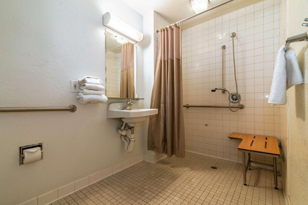 6-palm Springs, Ca - East - Palm Canyon Hotel 2*