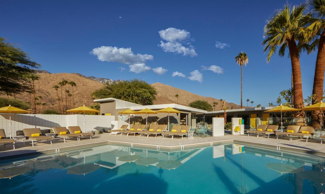 Resort Twin Palms - A Gay Men's *