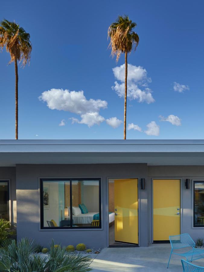 Resort Twin Palms - A Gay Men's Palm Springs