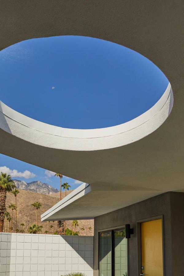 Twin Palms - A Gay Men's * Palm Springs
