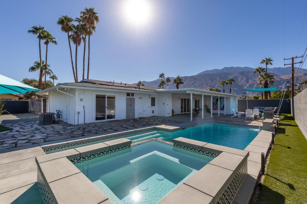 The Desert Xscape Pool & Views Holiday home