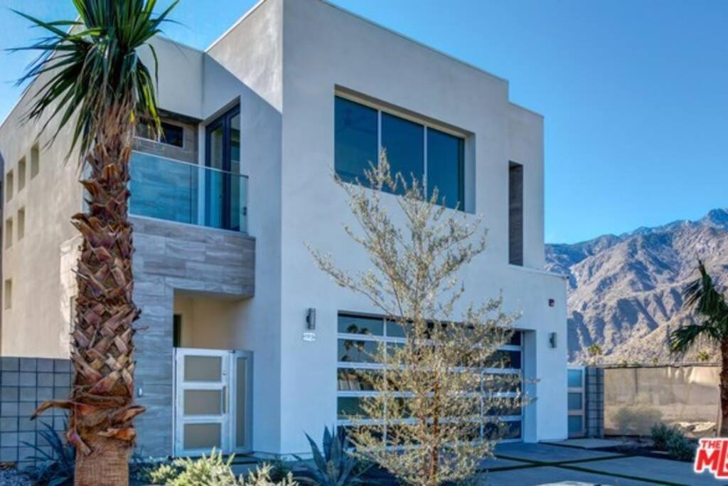 Gateway Luxury Style With A Private Pool Palm Springs
