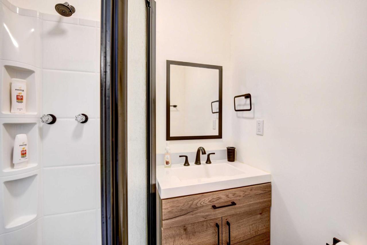 Stylish With Private Pool And Spa!