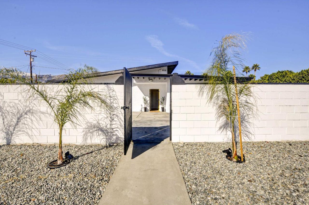 Stylish With Private Pool And Spa! Holiday home Palm Springs
