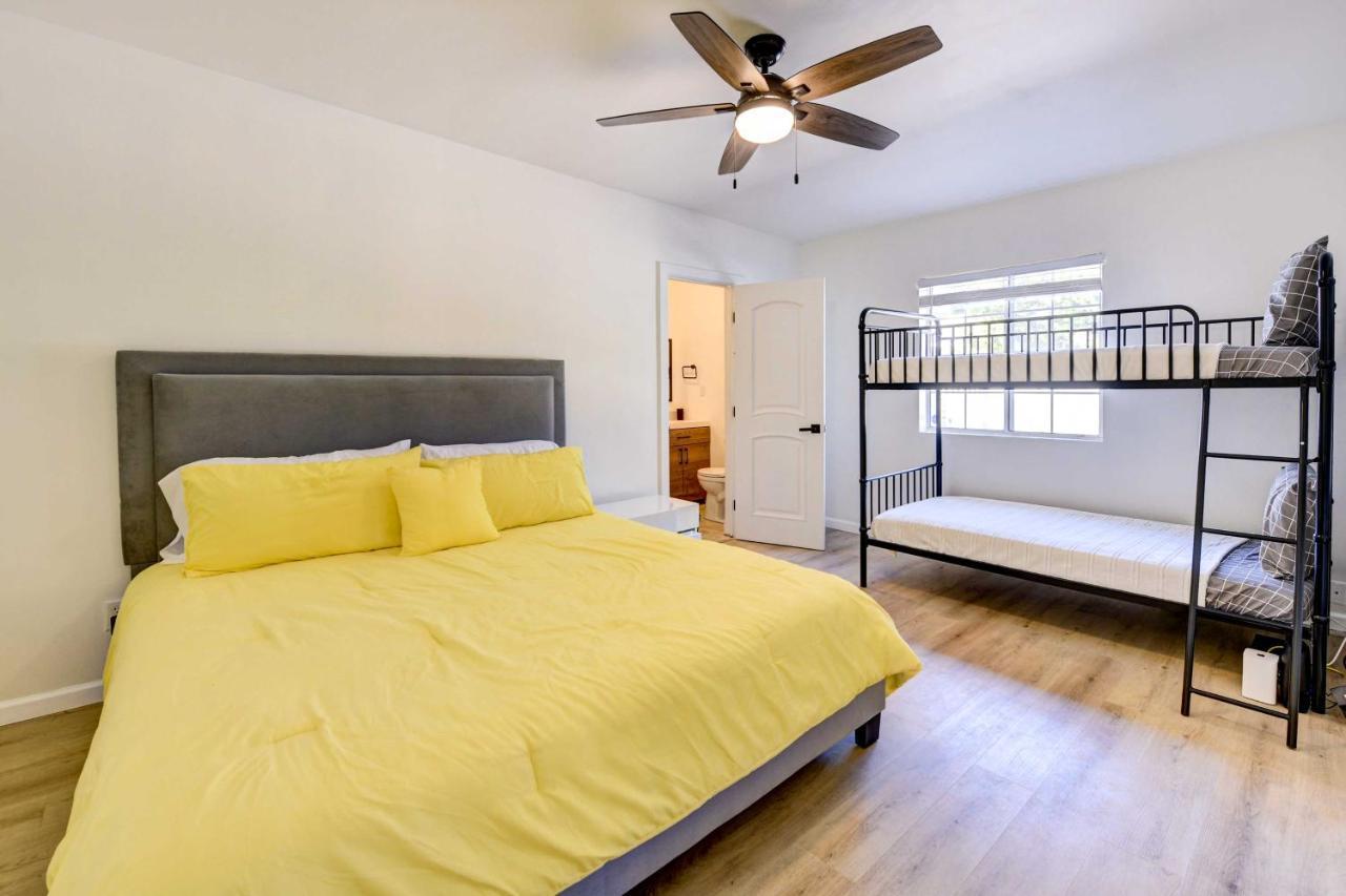 Stylish With Private Pool And Spa! Holiday home Palm Springs
