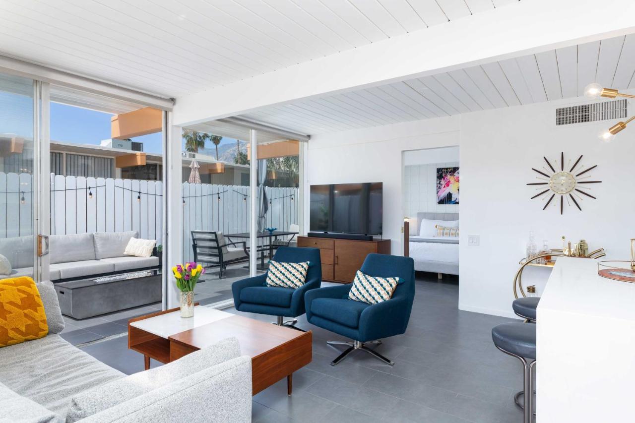Mid-century With Patio! *