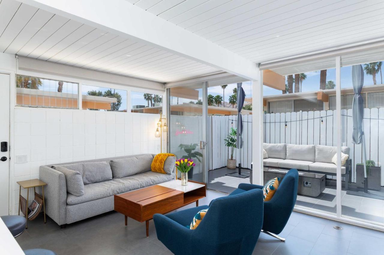 Apartment Mid-century With Patio!