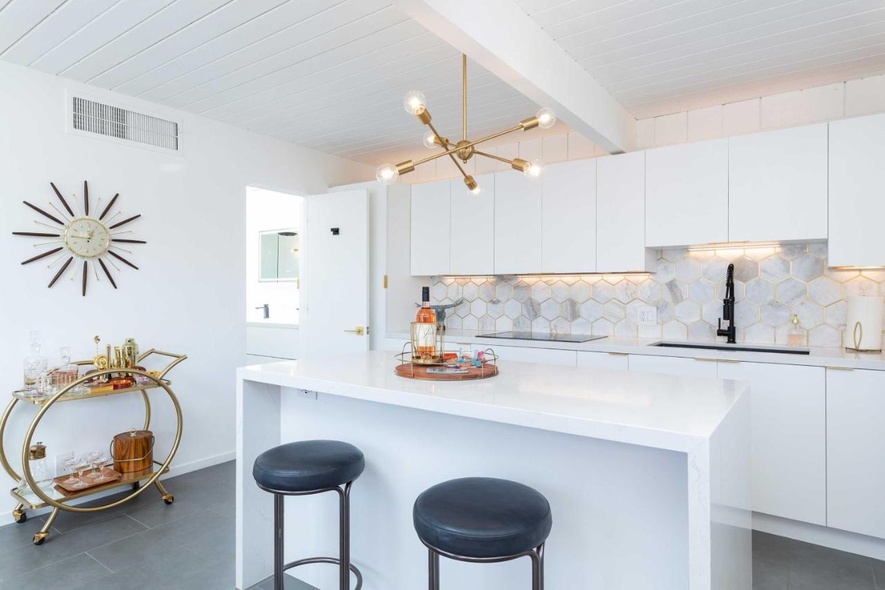 Mid-century With Patio! Apartment *
