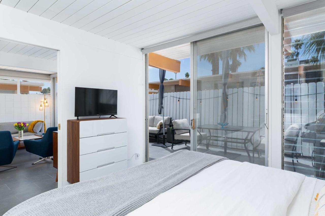 Apartment Mid-century With Patio! Palm Springs