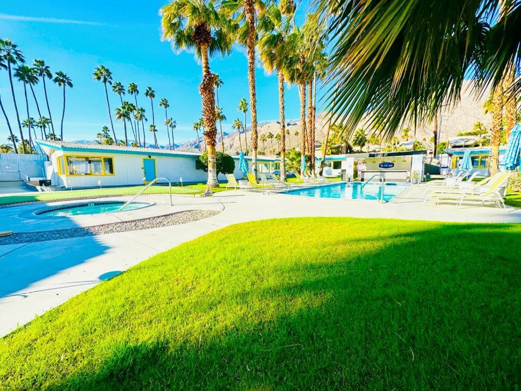 A Place In The Sun: Adults-only Midcentury Boutique With Heated Pool 4*