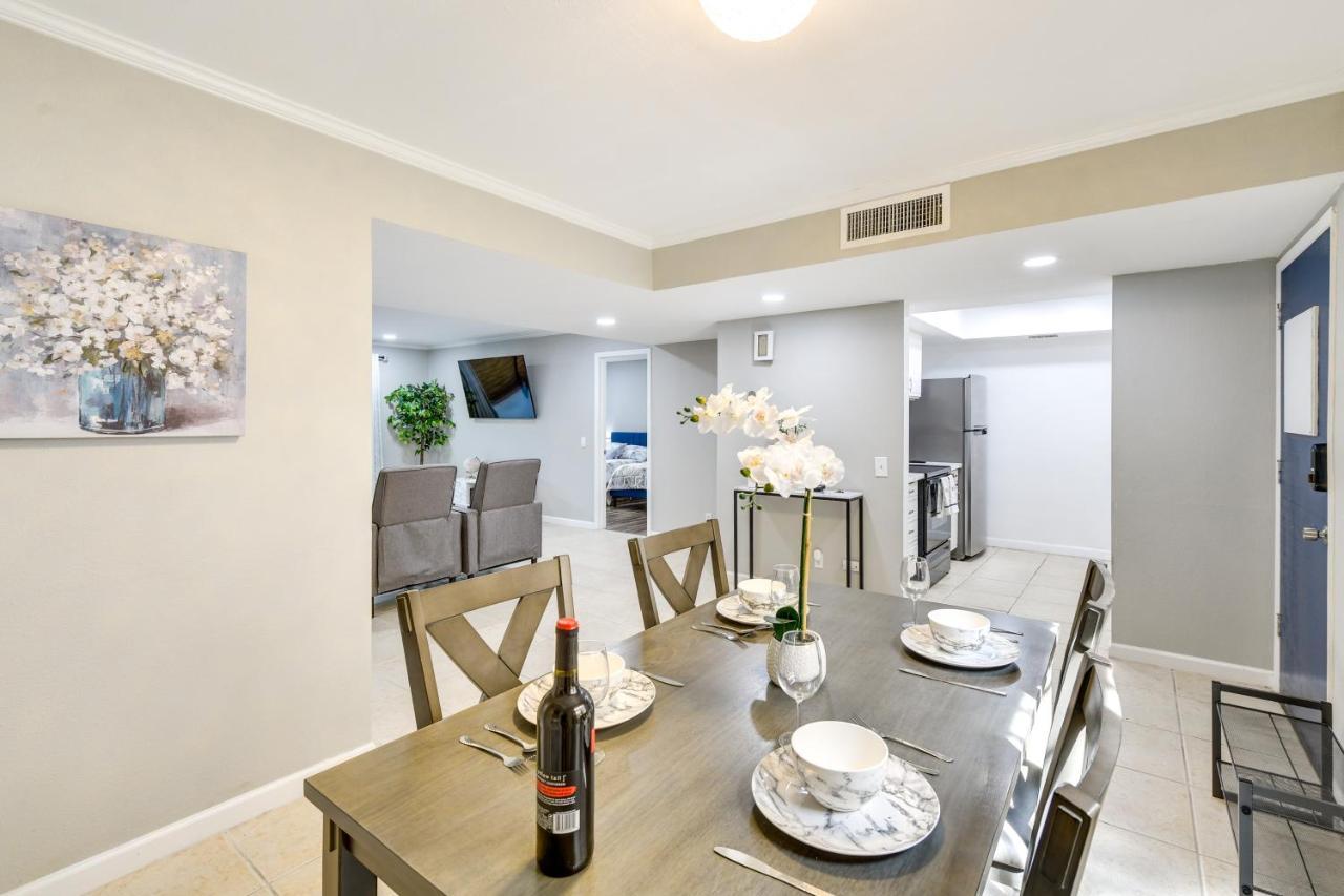 Sleek With Patio And Perks Apartment Palm Springs