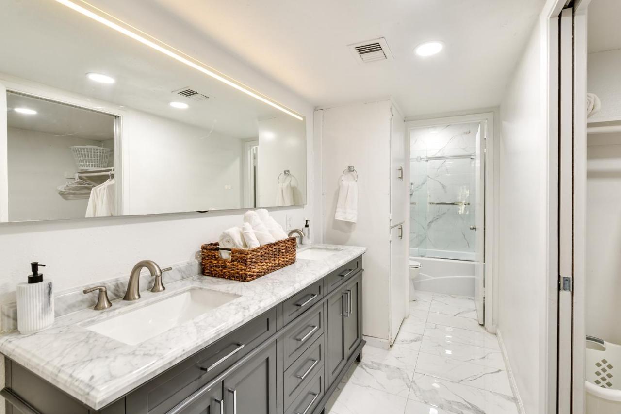 Apartment Sleek With Patio And Perks *