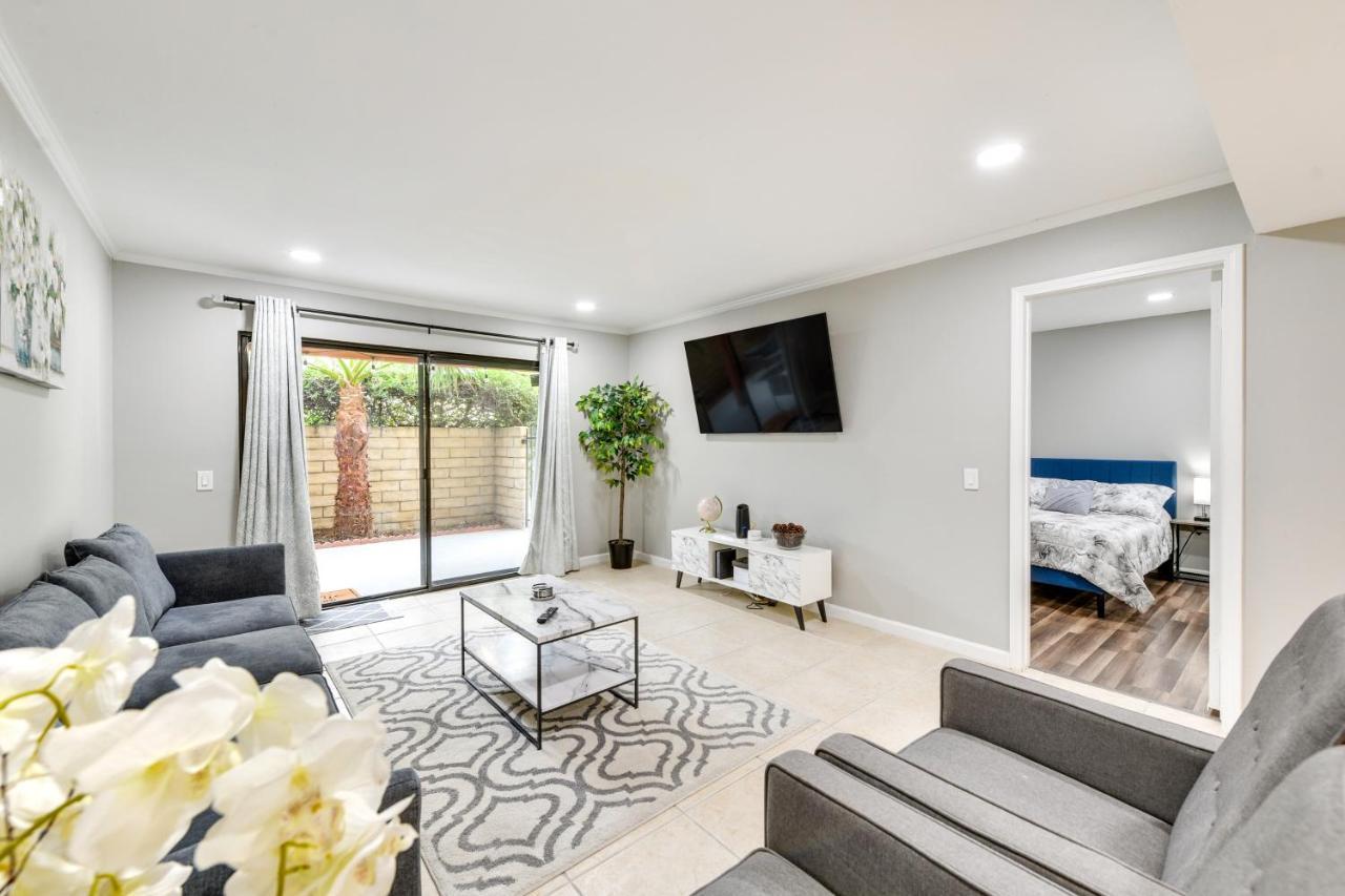 Sleek With Patio And Perks Apartment