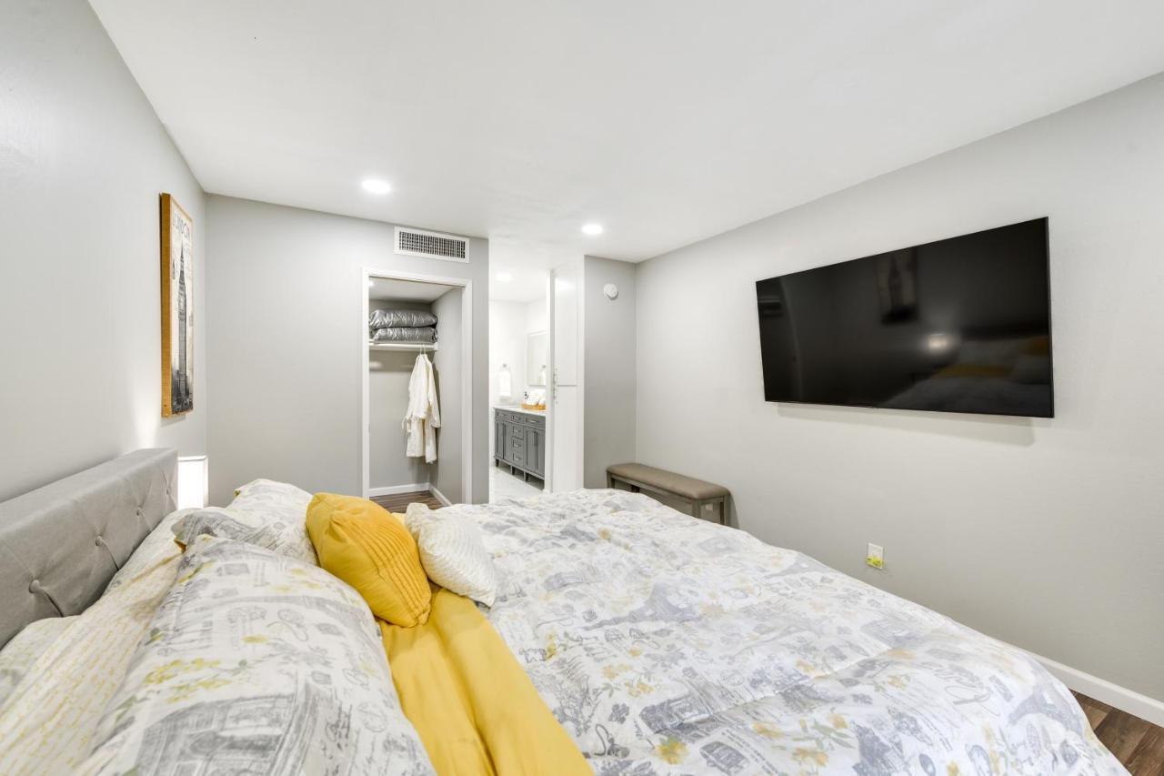 Sleek With Patio And Perks Apartment