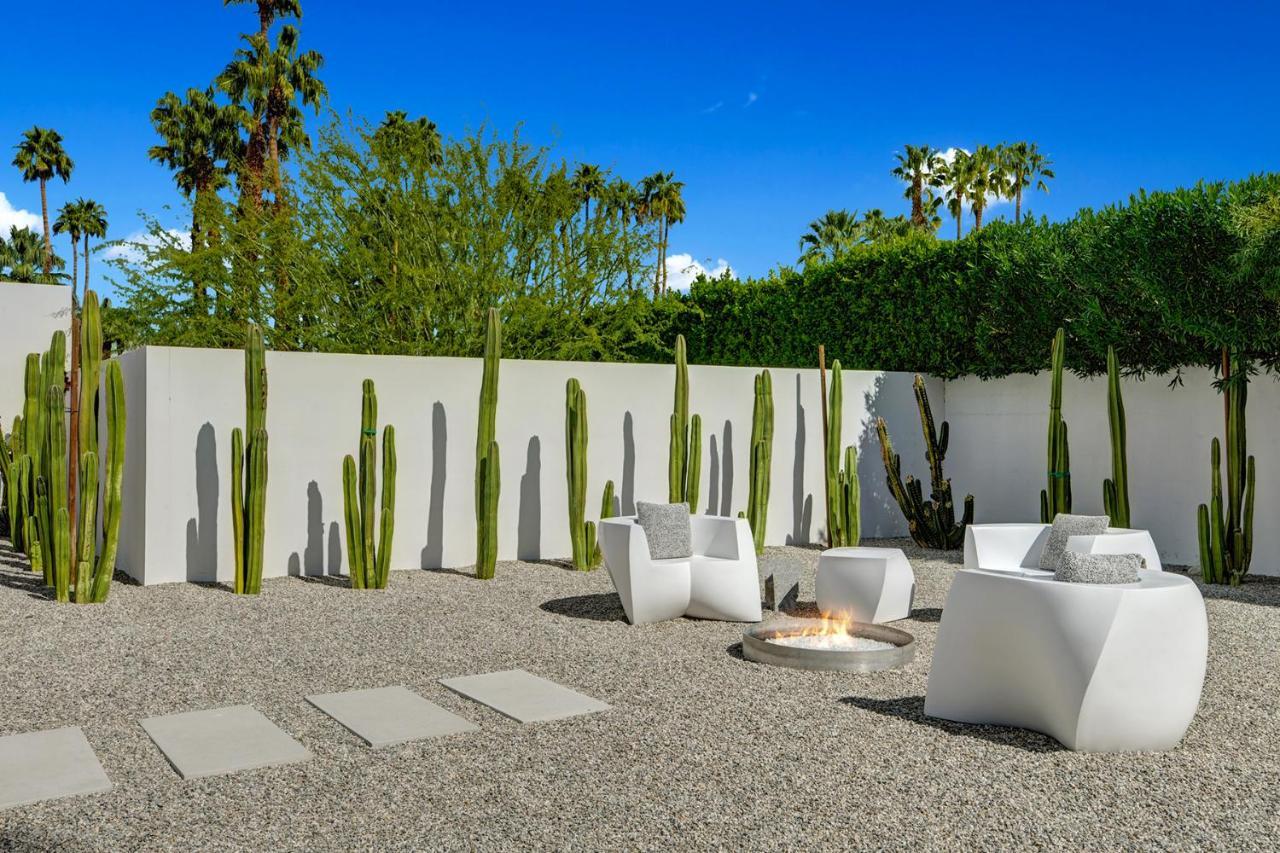 Hollywood Palms Estate- Ultra-luxe, Pool, Spa, Firepit, Outdoor Kitchen & Holiday home Palm Springs