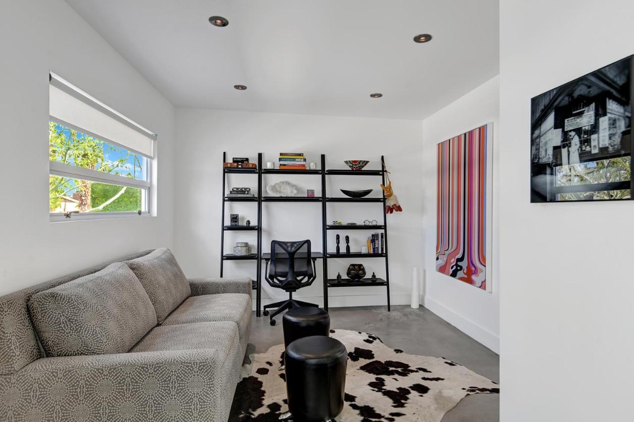 Hollywood Palms Estate- Ultra-luxe, Pool, Spa, Firepit, Outdoor Kitchen & * Palm Springs
