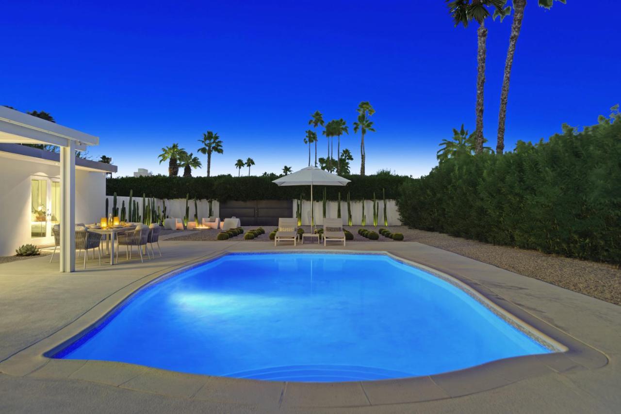 Hollywood Palms Estate- Ultra-luxe, Pool, Spa, Firepit, Outdoor Kitchen & *