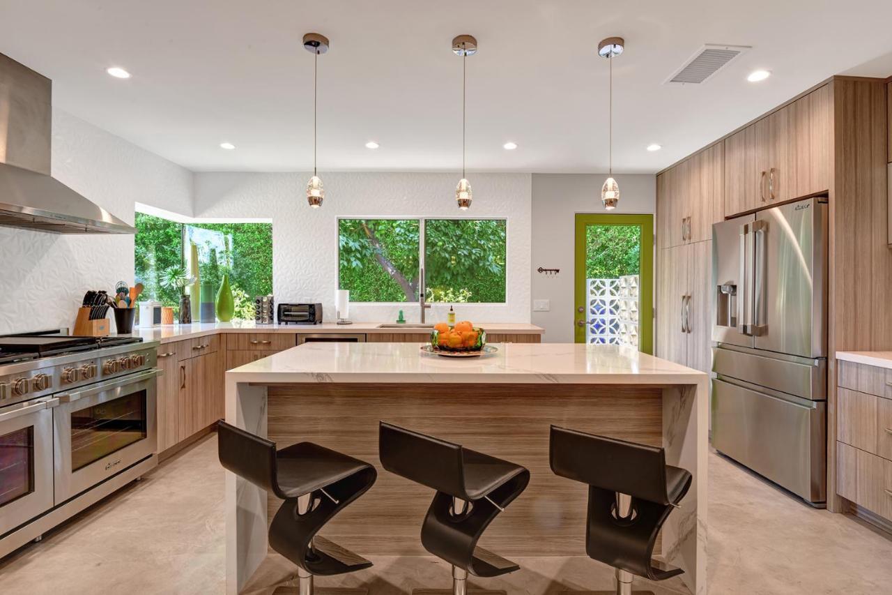 Holiday home Ultra-luxury- Style Private Compound-close To Everything- 3bd/2.5ba Palm Springs