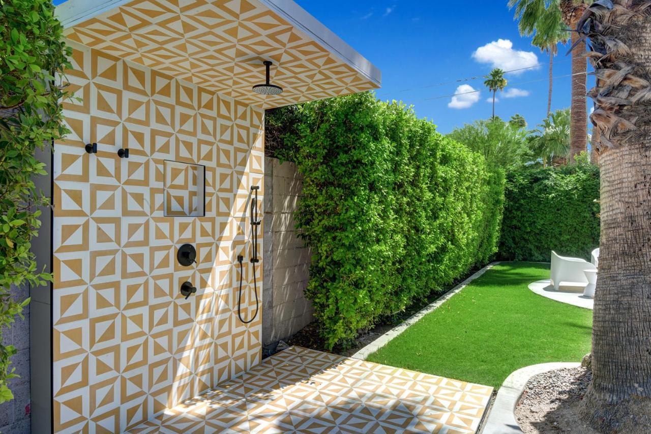 Ultra-chic Luxe Mid-century Estate- Like Pool, Spa, Firepit, Outdoor Kitchen 3bed/3bath Palm Springs