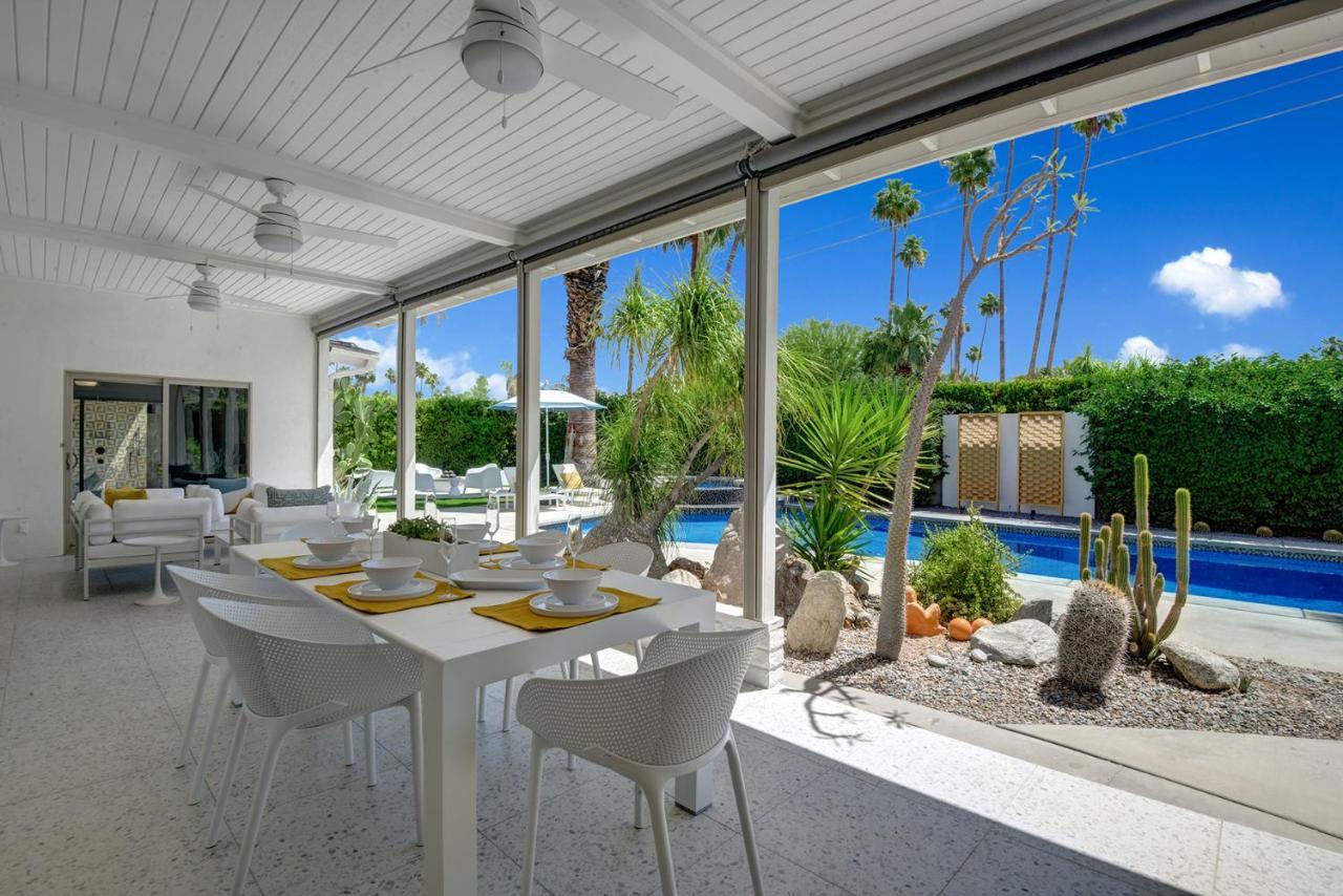 Ultra-chic Luxe Mid-century Estate- Like Pool, Spa, Firepit, Outdoor Kitchen 3bed/3bath *
