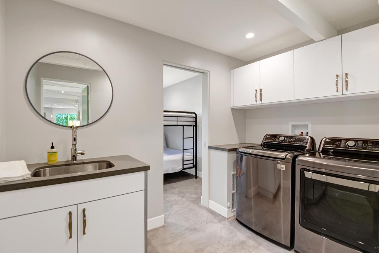 Holiday home Ultra-luxury- Style Private Compound-close To Everything- 3bd/2.5ba Palm Springs