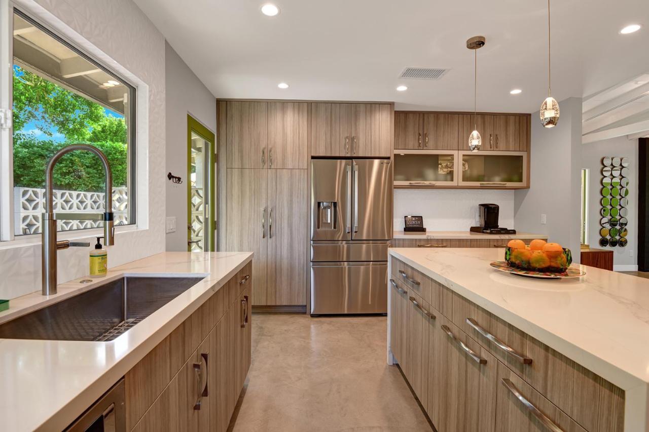 Ultra-luxury- Style Private Compound-close To Everything- 3bd/2.5ba Holiday home Palm Springs