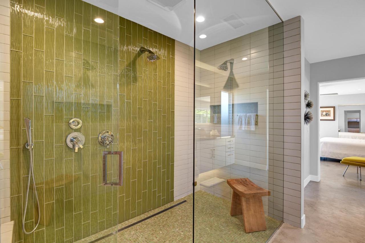Ultra-luxury- Style Private Compound-close To Everything- 3bd/2.5ba Holiday home
