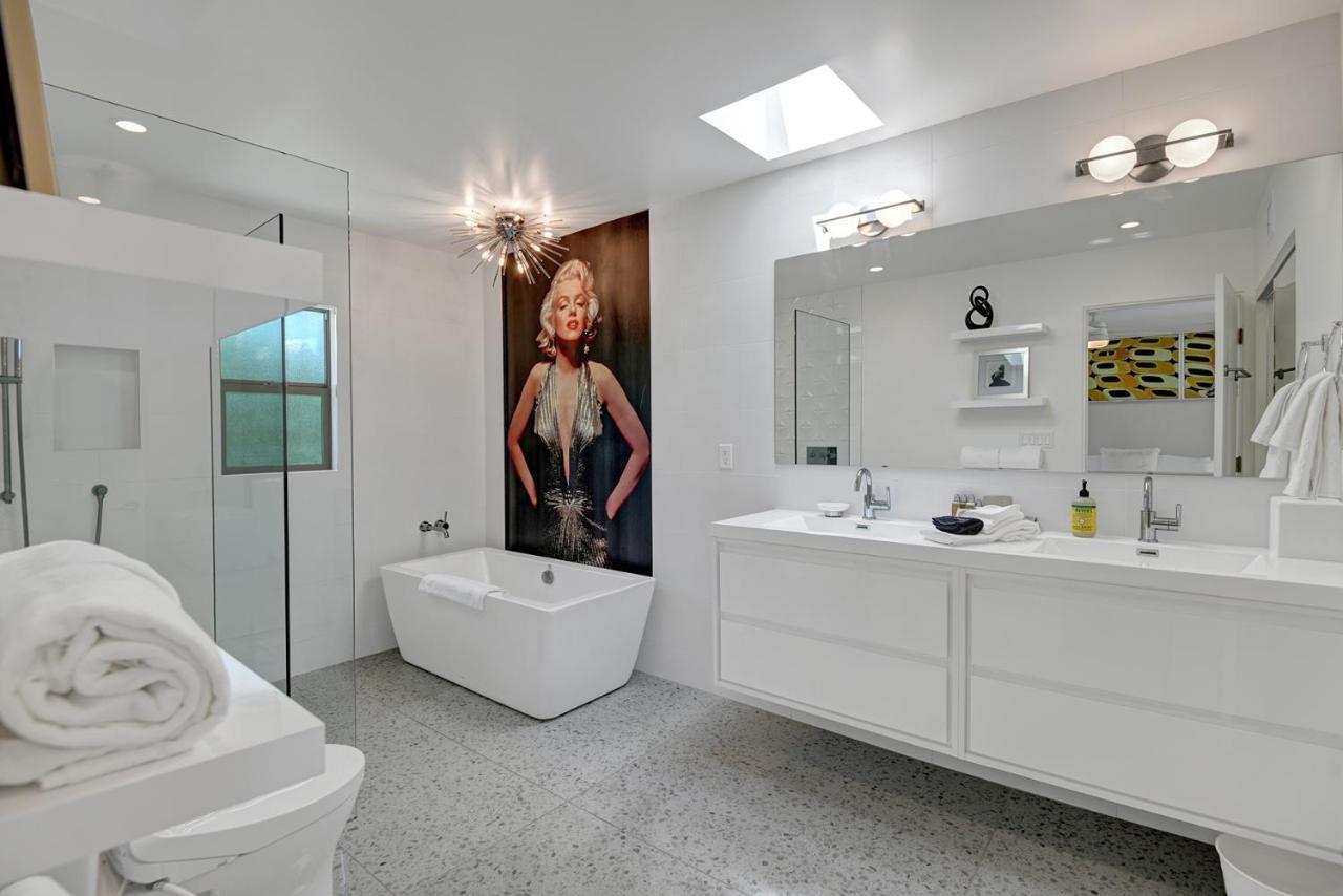 Holiday home Ultra-chic Luxe Mid-century Estate- Like Pool, Spa, Firepit, Outdoor Kitchen 3bed/3bath Palm Springs