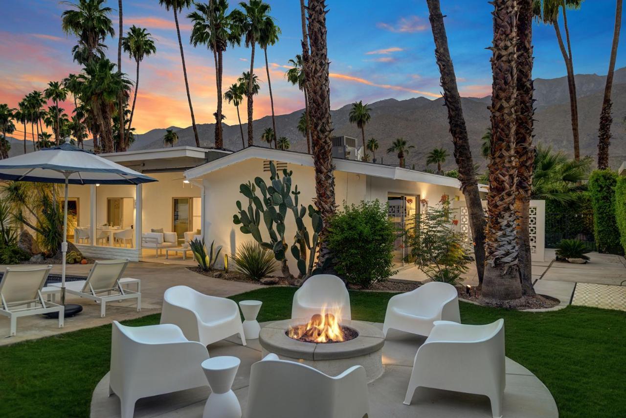 Holiday home Ultra-chic Luxe Mid-century Estate- Like Pool, Spa, Firepit, Outdoor Kitchen 3bed/3bath *
