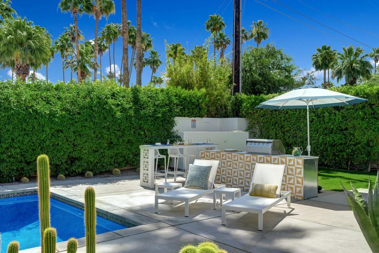 Ultra-chic Luxe Mid-century Estate- Like Pool, Spa, Firepit, Outdoor Kitchen 3bed/3bath Holiday home Palm Springs