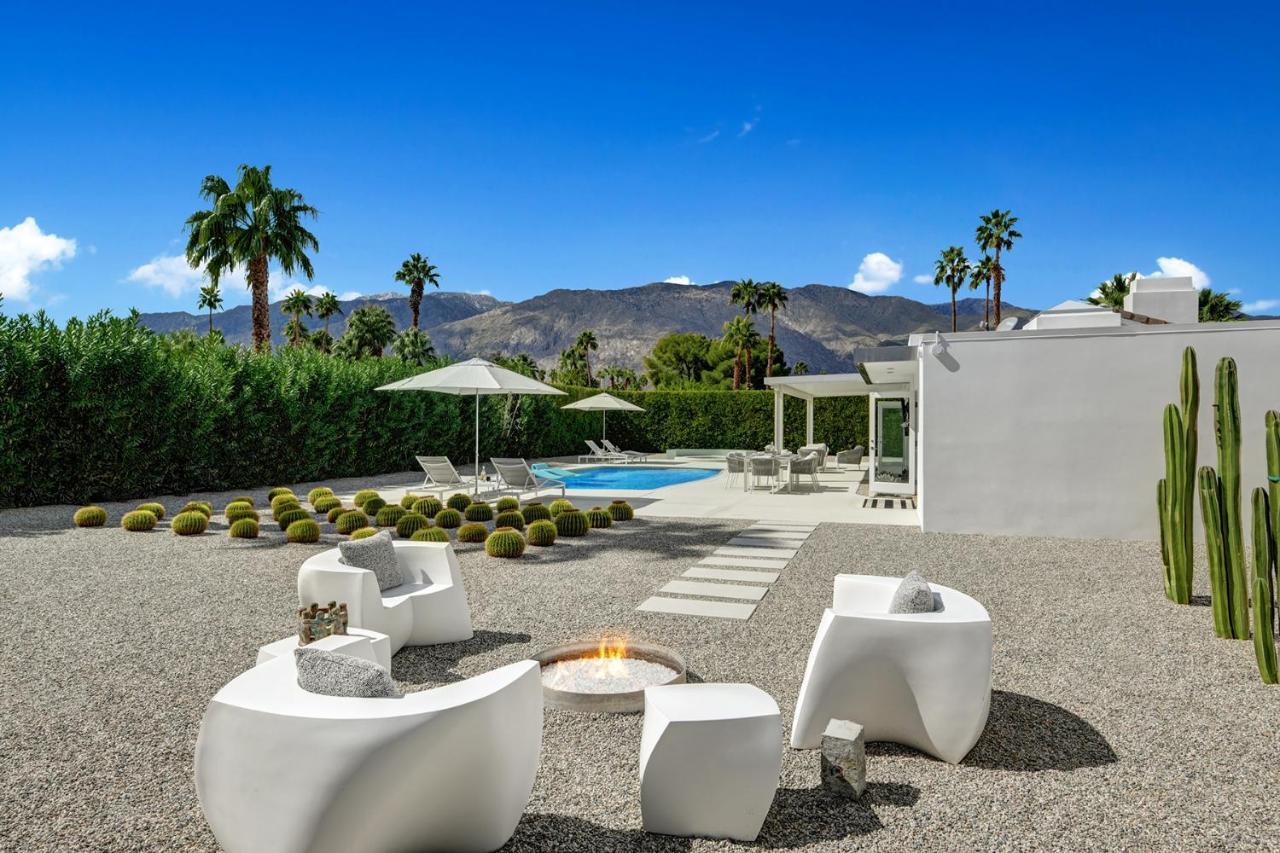 Hollywood Palms Estate- Ultra-luxe, Pool, Spa, Firepit, Outdoor Kitchen & Holiday home Palm Springs