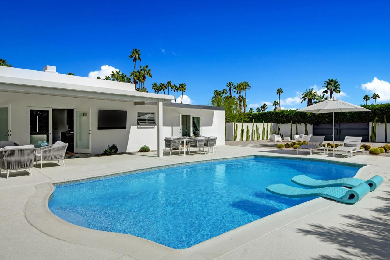 Hollywood Palms Estate- Ultra-luxe, Pool, Spa, Firepit, Outdoor Kitchen & *