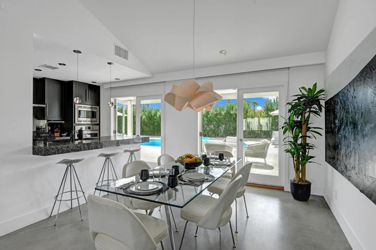 Hollywood Palms Estate- Ultra-luxe, Pool, Spa, Firepit, Outdoor Kitchen & *