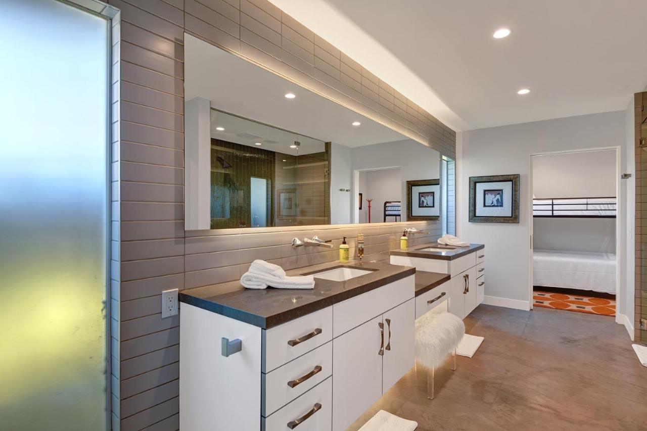 Holiday home Ultra-luxury- Style Private Compound-close To Everything- 3bd/2.5ba