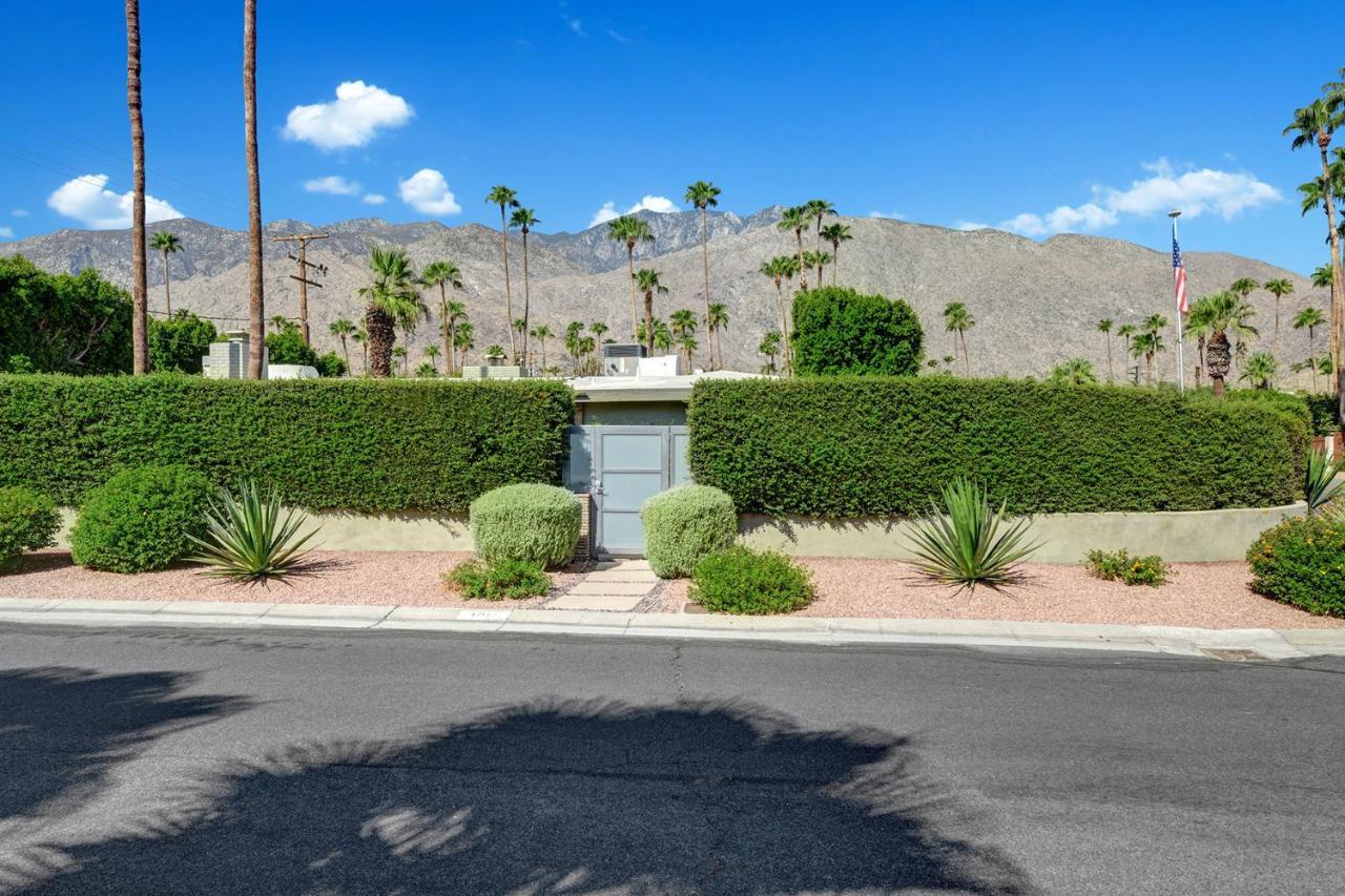 Holiday home Ultra-luxury- Style Private Compound-close To Everything- 3bd/2.5ba Palm Springs