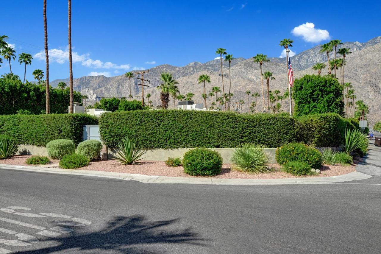 Holiday home Ultra-luxury- Style Private Compound-close To Everything- 3bd/2.5ba Palm Springs