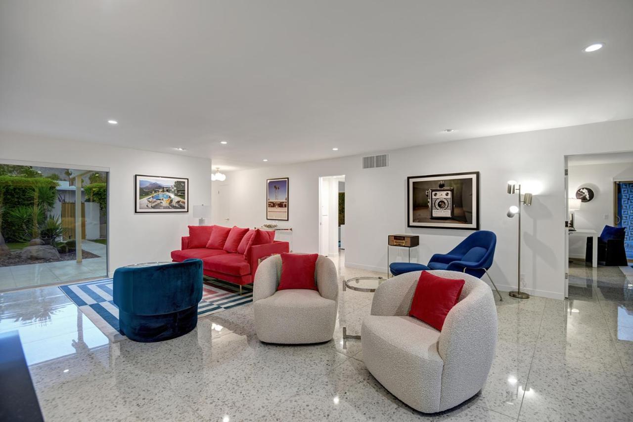 Ultra-chic Luxe Mid-century Estate- Like Pool, Spa, Firepit, Outdoor Kitchen 3bed/3bath Palm Springs
