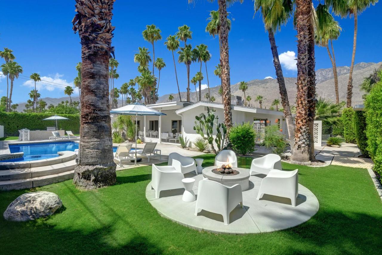 Ultra-chic Luxe Mid-century Estate- Like Pool, Spa, Firepit, Outdoor Kitchen 3bed/3bath Holiday home Palm Springs