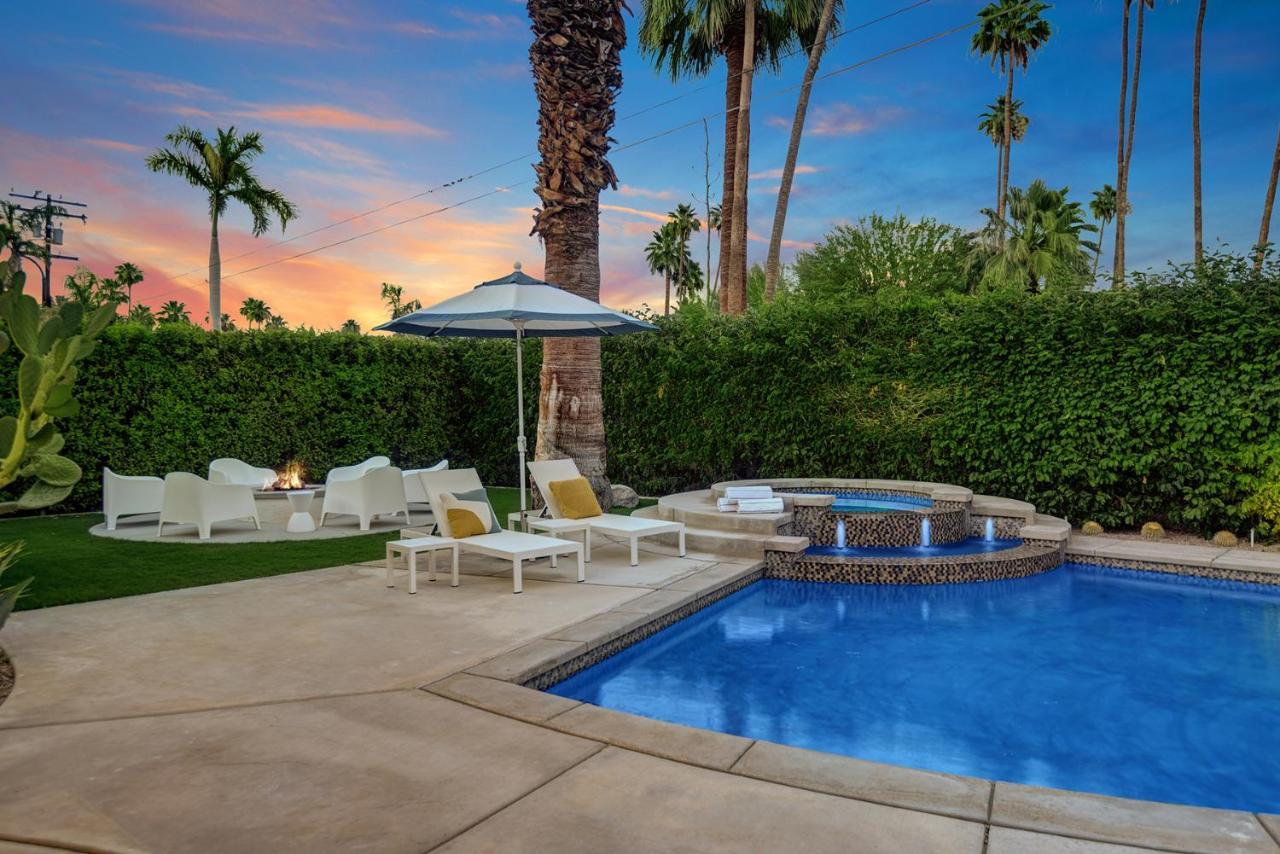 Ultra-chic Luxe Mid-century Estate- Like Pool, Spa, Firepit, Outdoor Kitchen 3bed/3bath *