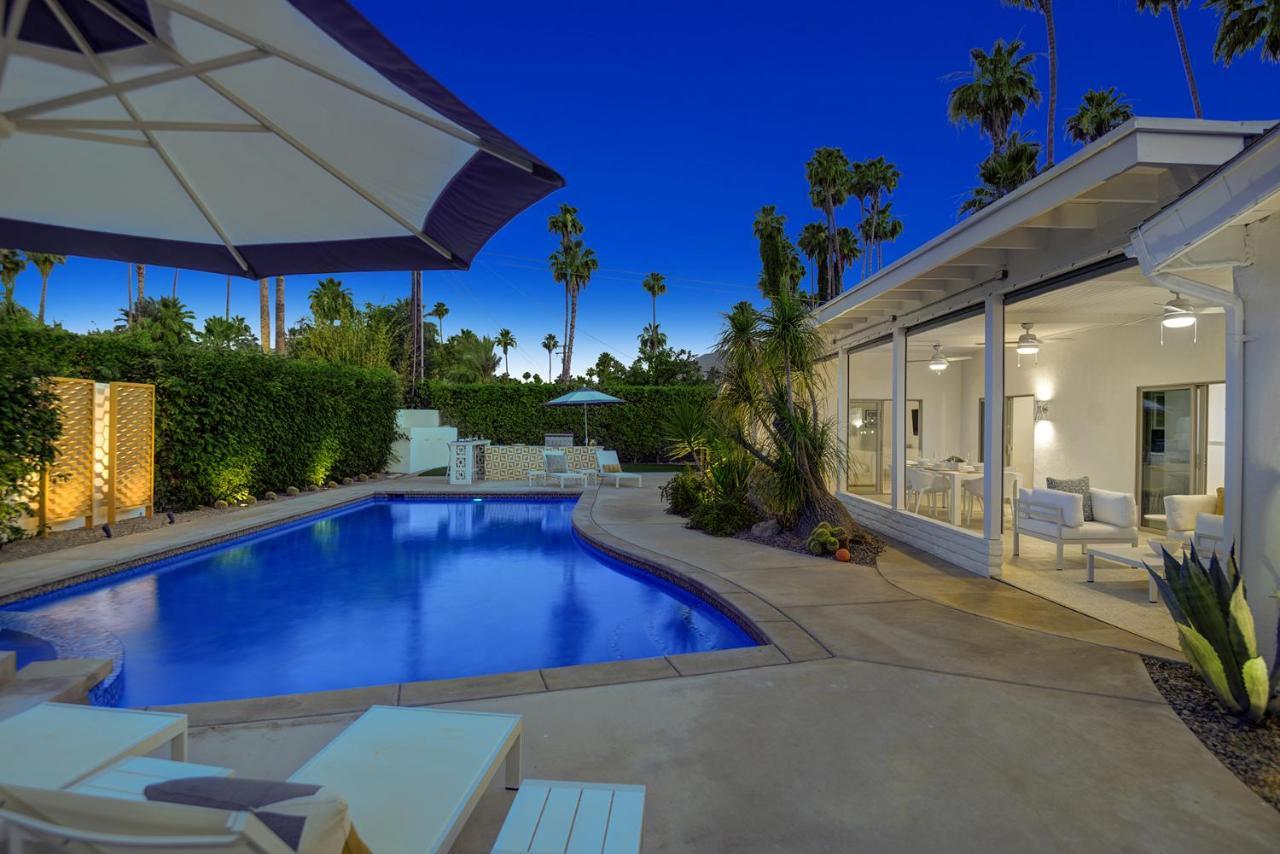 Holiday home Ultra-chic Luxe Mid-century Estate- Like Pool, Spa, Firepit, Outdoor Kitchen 3bed/3bath